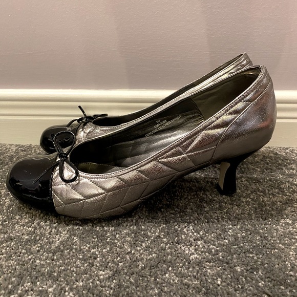 Silver and black patent toe-cap heels - Picture 3 of 4